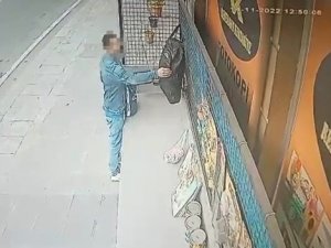 Çantaları Önce İnceledi Daha Sonra Kendisininmiş Gibi Çalıp Götürdü: O Anlar Kamerada