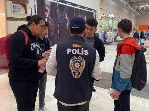 Bilecik’te Vatandaşlara Siber Suçlarla Mücadele Broşürü Dağıtıldı