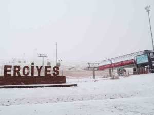 Erciyes’e Lapa Lapa Kar Yağdı