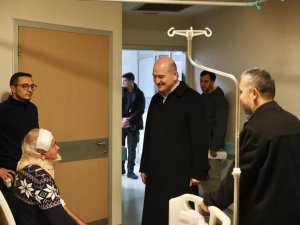 Bakan Soylu Yaralı Depremzedelere Geçmiş Olsun Diledi