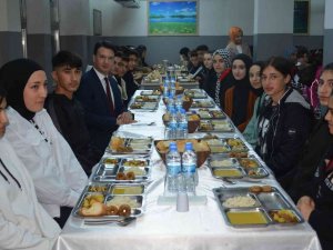 Kaymakam Gürses, Öğrencilerle Bir Araya Geldi