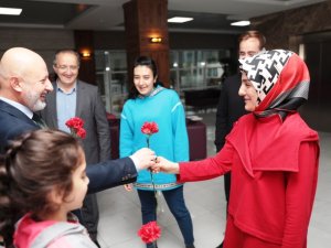 Başkan Çolakbayrakdar’dan Öğretmenlere Anlamlı Ziyaret