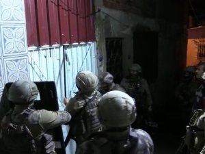 İ̇zmir’de Aranan Kişilere Film Gibi Operasyon: 29 Gözaltı