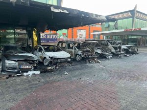 Kısa Devre Nedeniyle 6 Araç Ve Bir İş Yerinin Yandığı Olayda Güvenlik İhmali İddiası