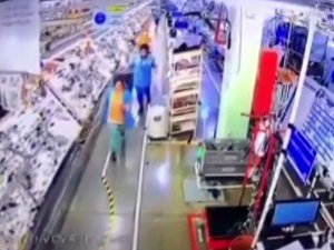 Deprem Sonrası Tepki Çeken Görüntü