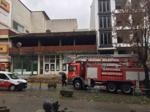 Binada Mahsur Kalan Köpeği İtfaiye Ekipleri Kurtardı