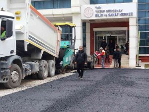 350 Öğrencinin Eğitim Aldığı Yusuf Gökçenay Bi̇lsem’in Çevresi Yenileniyor