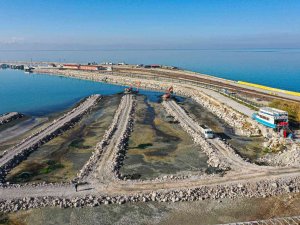 Van Gölü’nden 615 Bin Metreküp Dip Çamuru Ve Balçık Çıkarıldı