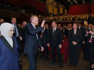 Cumhurbaşkanı Erdoğan, “Parlamentoya Girip, Teröristlerle Kol Kola Girip Kandil’de Dolaşanlar Bu Milletin Oylarının Temsilcisi Olamaz”