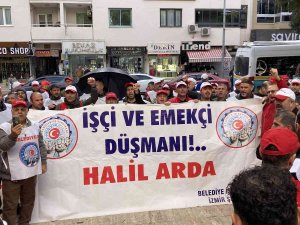 Tazminatsız İşten Çıkarıldıklarını İddia Eden İşçilerden Gaziemir Belediyesi Önünde Eylem