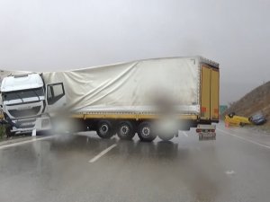 Otoyolda Peş Peşe Meydana Gelen İki Kazada 6 Kişi Yaralandı