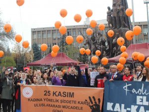Uşak’ta Turuncu Balonlar Kadınlar İçin Bırakıldı