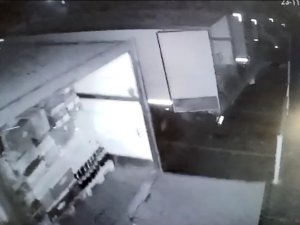Tonlarca Ağırlıktaki Kamyonlar Beşik Gibi Sallandı