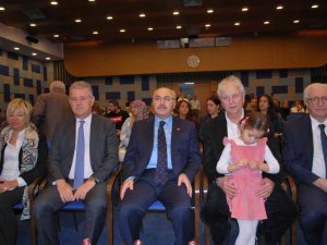 İ̇zmir İş Dünyası Depremin Yaralarını Sarıyor