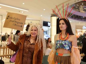 Ataşehir’de Atıklardan Giydirilmiş Manken, Atık Azaltımına Dikkat Çekti