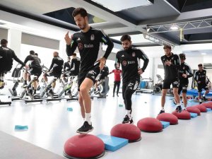Beşiktaş Günün İlk İdmanını Tamamladı