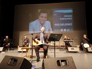 Orhan Hakalmaz Türkülerini Öğretmenler İçin Söyledi