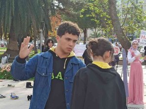 Lise Öğrencilerinden "Kadına Şiddete Hayır" Etkinliği