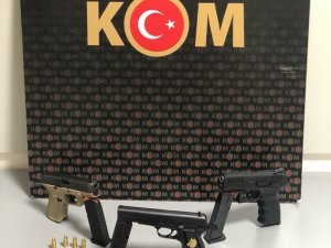 Samsun’da Bir Araçta 3 Ruhsatsız Tabanca Bulundu: 2 Gözaltı