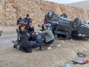 Sivas’ta Minibüs Takla Attı: 4 Yaralı