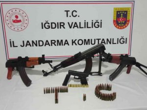 Iğdır’da Durdurulan Araçta Kalaşnikof Çıktı: 2 Tutuklu