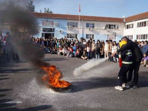 İ̇tfaiyecilerden Ortaokul Öğrencilerine Yangın Eğitimi