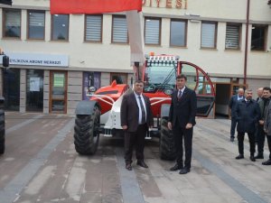 Beylikovay’a İki Adet İş Makinesi Hibe Edildi