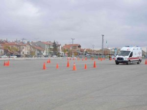 Karaman’da Kadın Sağlıkçılara Ambulans Sürüş Eğitimi Verildi
