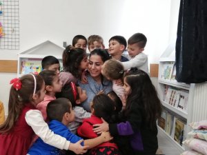 Fedakâr Öğretmen, Sınıfta Oluşturduğu Montesorri Merkezi’nde Minik Kalpleri Hayata Hazırlıyor