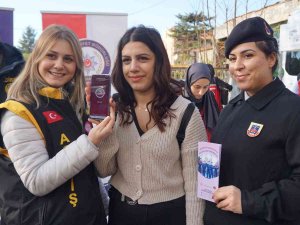 Edirne’de ’Kadına Yönelik Şiddetle Mücadele’ Standı Yoğun İlgi Gördü