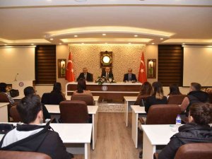 Vali Karadeniz, Manisa’da Göreve Yeni Başlayan Kamu Personeliyle Buluştu