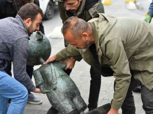 Avanak Avni Evine Döndü