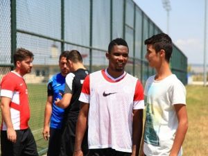Eto’o’yu Görmek İsteyenler Antrenmana Akın Etti