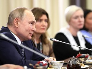 Putin, Ukrayna’da Savaşan Askerlerin Anneleriyle Bir Araya Geldi