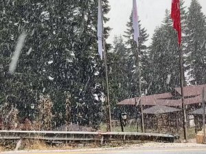 Ilgaz Dağı’nda Kar Yağışı Ve Yoğun Sis Etkili Oldu