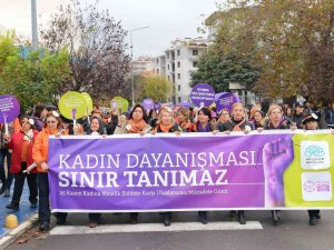 Nilüfer’de Kadınlar Şiddete Karşı Yürüdü