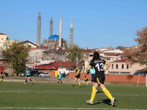 Filibe Ve Edirne’nin Kadın Futbolcuları Kıyasıya Mücadele Etti