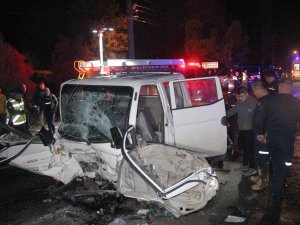 Muğla’da Kamyonet Minibüsle Çarpıştı: 22 Yaralı