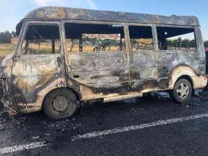 Alev Alan Okul Servisi Demir Yığınına Döndü