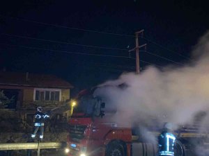 Şase Yapan Tırın Kupası Yanarak Kullanılamaz Hale Geldi