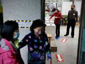 Tayvan Halkı Yerel Seçimler İçin Sandık Başında