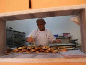 Gümüşhane’de Yaşlı Çift 37 Yıldır Birlikte Pide Salonu İşletiyor