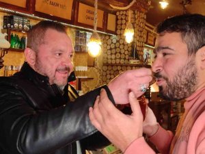 Öksürüğü Geçmeyen Soluğu Aktarda Alıyor