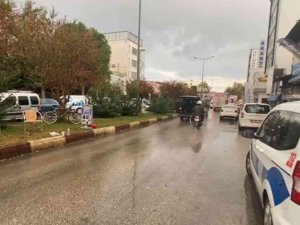 Dilendirilirken Kaldırımda Ayağı Takılıp Düşen Küçük Çocuk Aracın Altında Kaldı