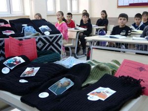 Öğrencilerin Ve Velilerin Ördüğü Atkı, Bere Ve Şapkalar Tunceli’deki Askerlere Gönderildi