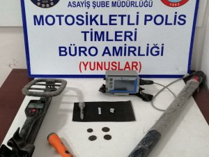 Kütahya’da Bir Araçta Tarihi Eser Ve Uyuşturucu Ele Geçirildi