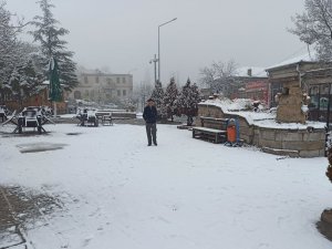 Aksaray’a Mevsimin İlk Karı Yağdı