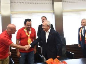 Kılıçdaroğlu, Göztepe Taraftarlarıyla Görüştü