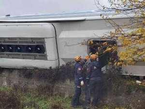 Diyarbakır’da Yolcu Otobüsü Devrildi: 3’ü Ağır 33 Yaralı