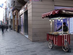 İ̇stiklal Caddesi’ndeki Tezgahlar Kaldırıldı
